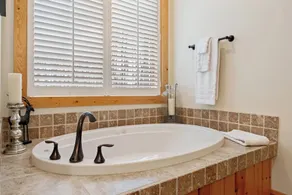 The Highlands Ski-In/Ski-Out Luxe Retreat: Your Premier Four Seasons Escape! - Image 4