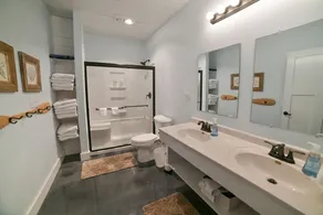 Neues Zuhause. Tolle Lage gegenüber von YMCA. Kann große Gruppen aufnehmen - Image 5