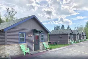 Hilltop Lodge - Cedar -Queen Cabin - Image 5