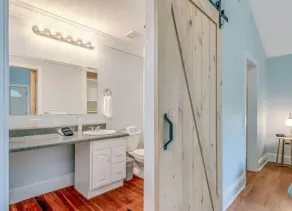 Anchors Away Park Circle retreat w King Bed Suite close to everything fun in CHS - Image 4