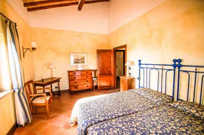 Big estate with private pool, large garden 20km from Todi & 34 from Spoleto. - Image 2