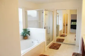 Grande maison de 4 chambres sur une communauté fermée - Image 3