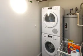 Maison parfaite pour les rassemblements de GROUPE! 6 chambres 3 salles de bain maison dans le centre-ville HR, à pied de la ville, vue sur la rivière - Image 2
