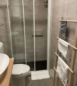 Modern New App in Center with Terrace & Selfcheck - Image 3