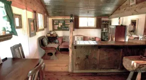 Carriage House. River Cabin. Sleeps 4 - Image 5