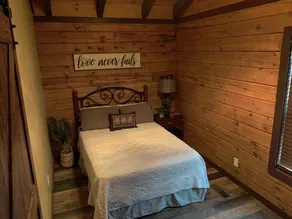 Bennett Lake Tiny Cabin - Image 3