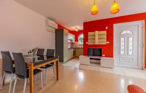 Lovely home in Pula with sauna - Image 4