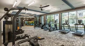 Landing Chic 1BD Gym - Image 5