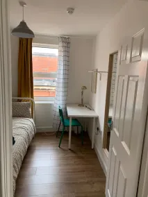 LOVELY DOUBLE BEDROOM NR GRAND HOTEL IN CENTRE - Image 4