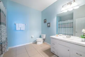 Luxe et confort attendent dans cette 4ème étage condo avec débrayage balcon. - Image 4