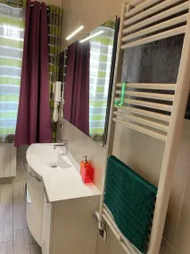 Smart-House-Central-Rent-Rooms-FREE-PARKING - Image 3