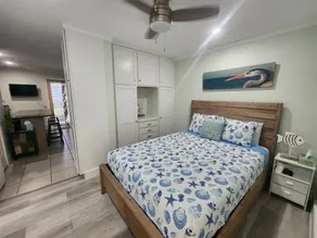 Studio Sea- studio with queen bed, living room, fully stocked kitchen& full bath - Image 4