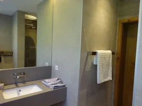 Luxo 5 quartos, 3 banheiros Chalé encosta com vista para a fronteira italiana. - Image 2