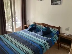 Apartamento F2 Cómodo con Estacionamiento y Se Admiten Mascotas - Image 1