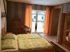 Vacation apartment directly on the lake with private access. - Image 3