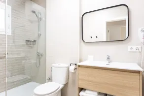 Apartamento de Diseño con Parking Gratis - Image 2