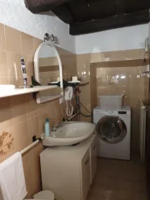 Horta lägenhet i hjärtat av Orta San Giulio på sjön Orta med parkering - Image 3