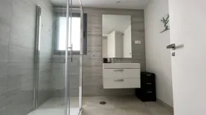Modern penthouse close to all amenities and beaches - Image 3