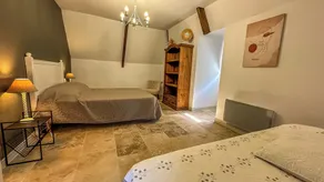 Demeure de charme en pierre avec deux grandes piscines privées - Image 4