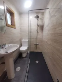 Hostal Buitrago - Double room 7 with private bathroom - Image 4