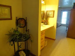 C14 - Two bedroom, two bath, log-sided, luxury Harbor North cottage overlooking Lake Ouachita - Image 5