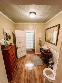 Beautiful 1951 home. - Image 3
