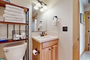 Mountain view condo with balcony, fireplace, pool, hot tub, gym & tennis - Image 4