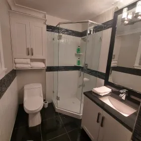 New Luxury 3 Bedroom Townhouse - Image 3