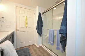 Beautiful south side light and bright 3 BD condo with outdoor pool and free WiFi located in Midtown and just steps to beach. Life at the Shore by Shoreline Properties - Image 4