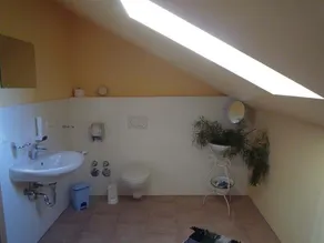 Ferienwohnung, 40 qm Dachgeschoss, Wohn- und Schlafraum kombiniert - Image 4