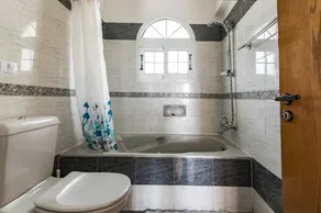 Luxury, Modern Villas with private pool & garden in Coral Bay area - Image 5