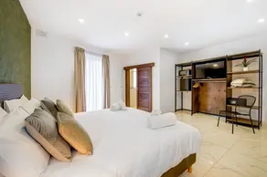 Deluxe Double Room with side sea view - South Wind Guesthouse - Image 2