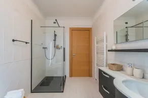 Voll ausgestattete Villa mit privatem Pool, Garten und Terrasse | Stadtblick - Image 5