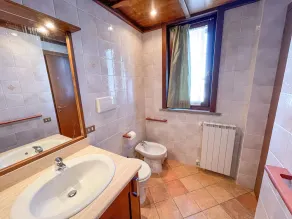 Eco Guesthouse Villa Italia: Cheerful 5-bedroom villa with pool and tennis - Image 3