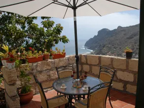 Sofia-Double or Twin-Cottage-Ensuite with Shower-Sea view - Image 2