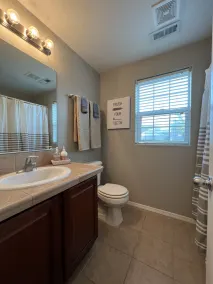 Comfortable home near Outlets, Wineries and Tulip Festival - Image 3