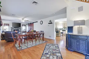 Stunning Lakefront, 1 King, 3 Queens, 3 Double Beds - Image 3