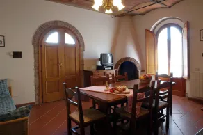 Beautiful apartment for 8 guests with WIFI, pool, A/C, TV and pets allowed, close to San Gimignano - Image 4