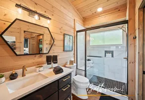 Boujee Lodge: Exclusive Luxe Escape • Epic Views • HotTub • FirePit • Games • EV - Image 4