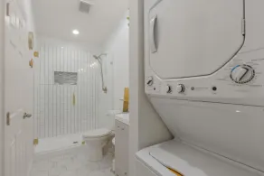 POOL OASIS! Super Reviews! EV Charger/1BR King/Wash/Dryer/Kitchenette/Sleeps 4 - Image 3
