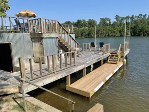 Lake Hamilton, Hot Springs National Park,<br>Lakehouse, Boathouse, Decks, Sleeps 10 - Image 2