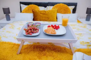 Beautiful two Bedrooms Ensuite Apartment - Image 2