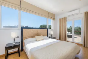Maison avec vue sur la montagne, piscine, jardin, terrasse, climatisation et Wi-Fi - Image 4