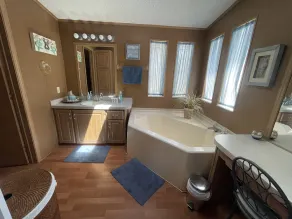Relax on the beautiful Weeki Wachee River at the charming Seahorse River House! - Image 2