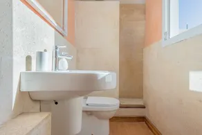 Central Apartment with Roof Top Terrace, Wi-Fi and Air Conditioning - Image 4