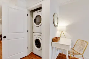 Luxury Garden Apartment on Liberty W/ Parking - Image 2
