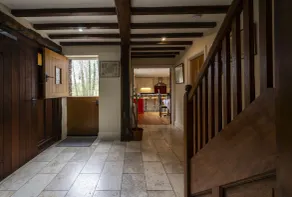 17. C Mill House Features, einschließlich original Fire Place, Mill Wheel und Run - Image 2