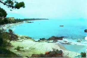 Beach<100m.Air conditioning.Swimming pool.Private parking. Opt Wifi, car, bike.   No. of activities - Image 5
