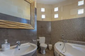 Bondehus med Pools og visninger - Image 3