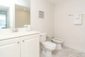 Modern condo with amazing intracoastal views - Image 3